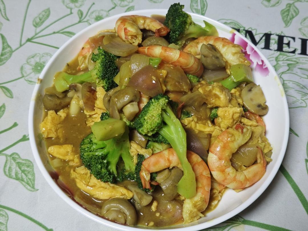 有手就会的虾仁口蘑滑蛋咖喱意面