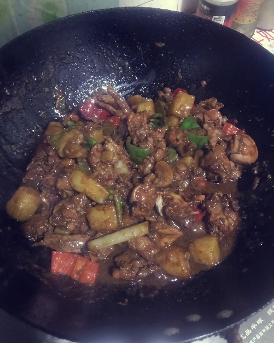 红烧三黄鸡(简单做法，做出来大概就这个样)