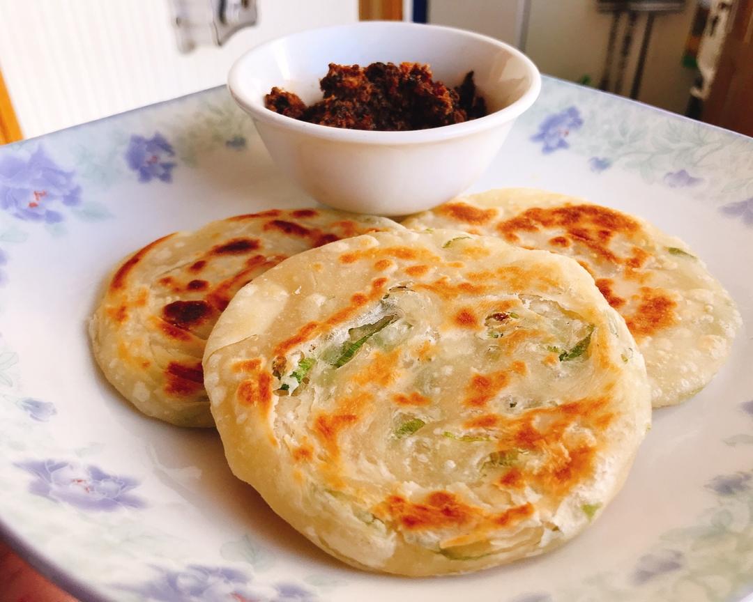 饺子皮版葱油饼的做法