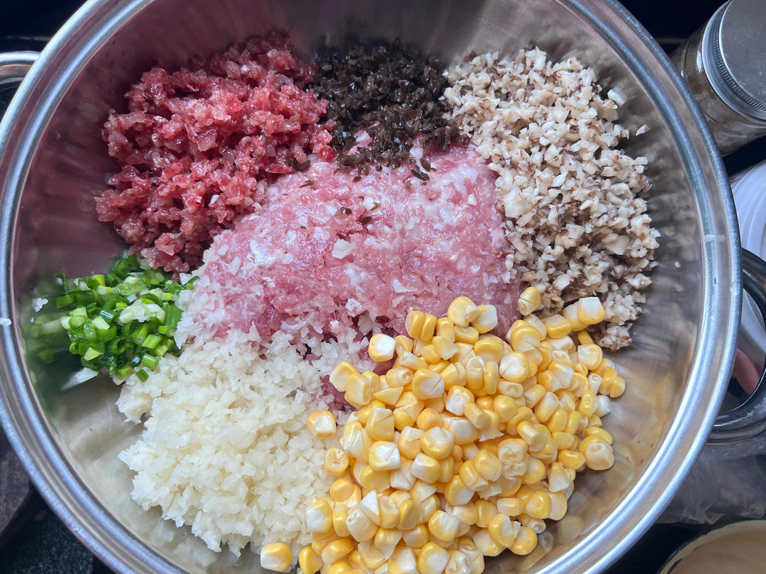 猪肉虾仁香菇玉米馅饺子
