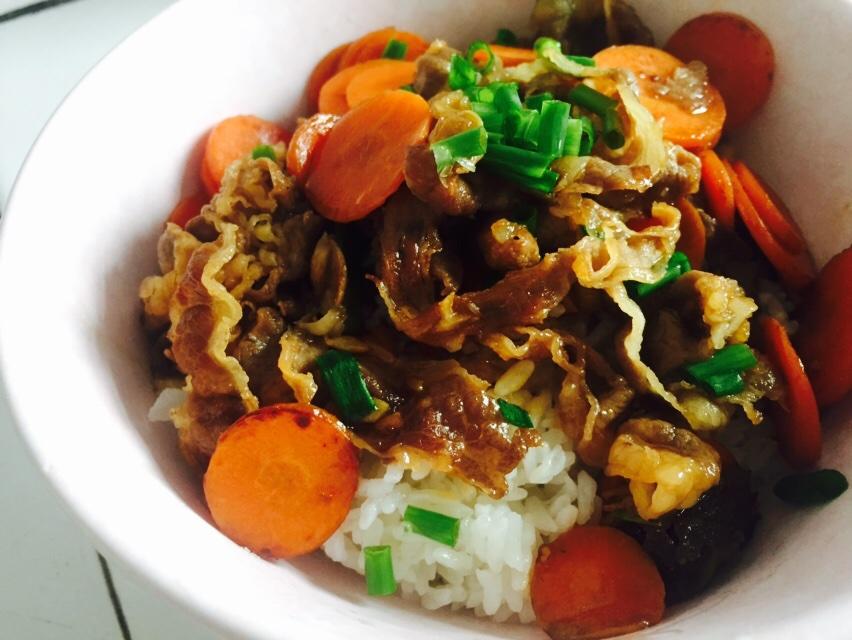 胡萝卜肥牛饭