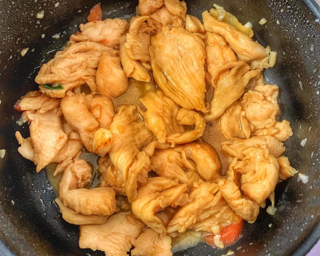 蒜炒鸡胸肉的做法