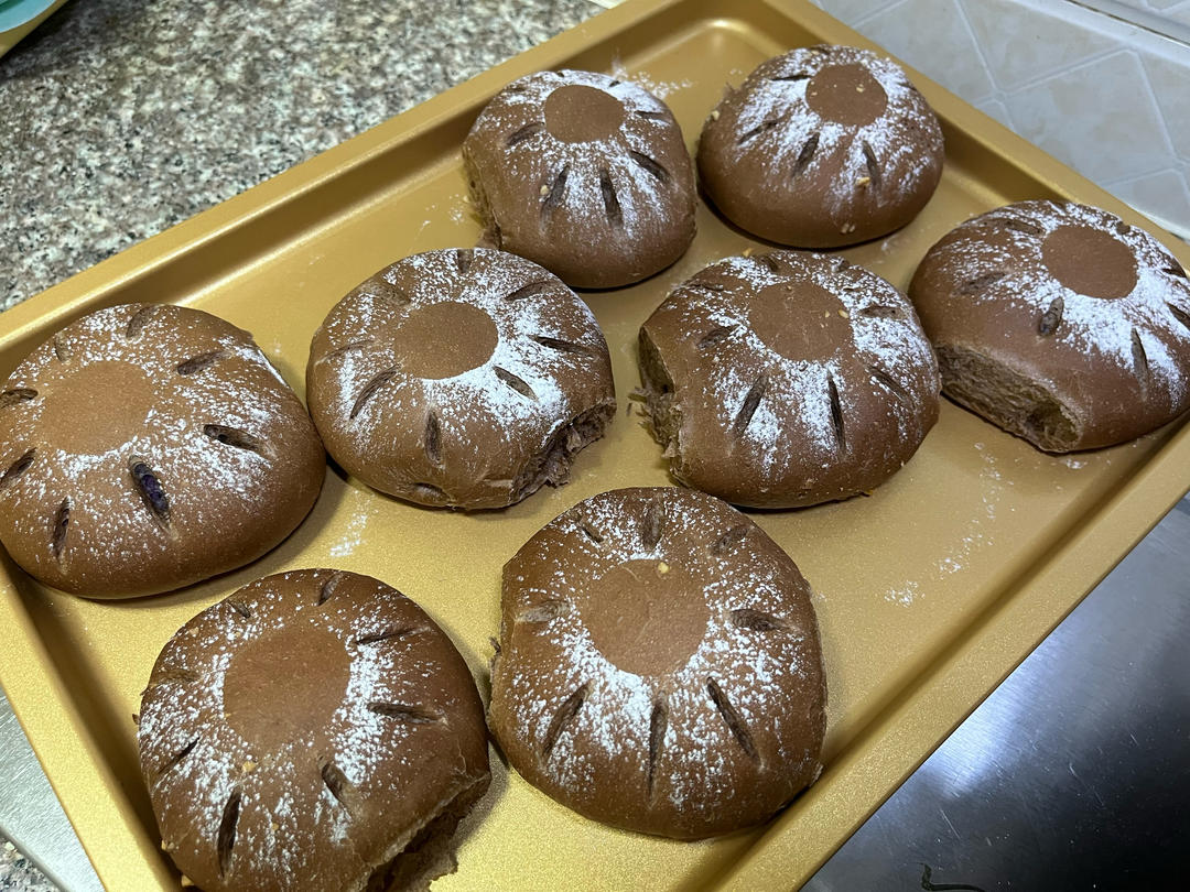 来做秋天的第一个软欧，紫米麻薯可可软欧包！