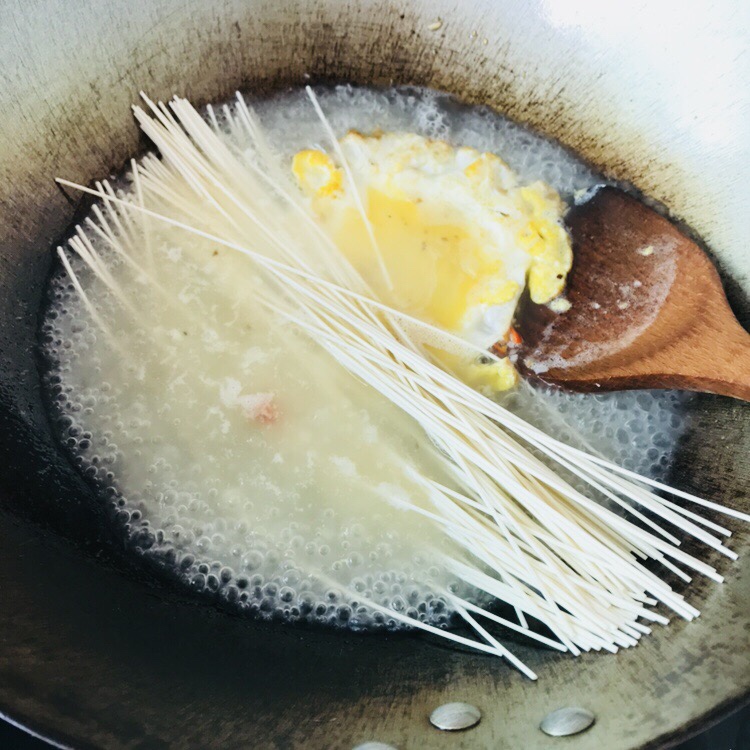 超简单的鸡蛋浓汤挂面的做法 步骤5