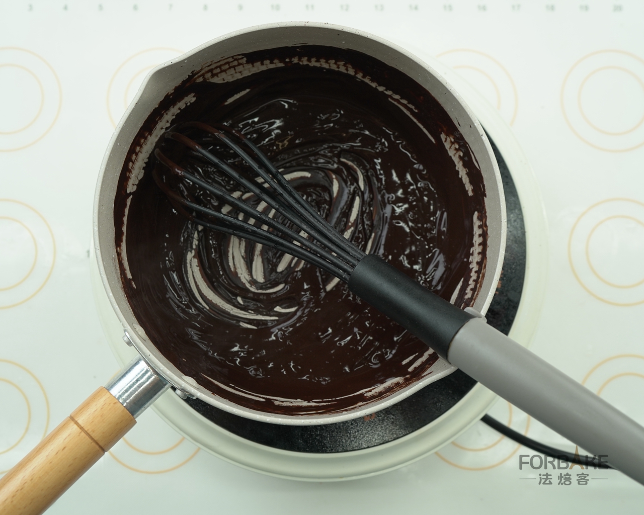 网红巧克力“鸭血”面包 | 生巧奶冻咸奶油面包的做法 步骤10