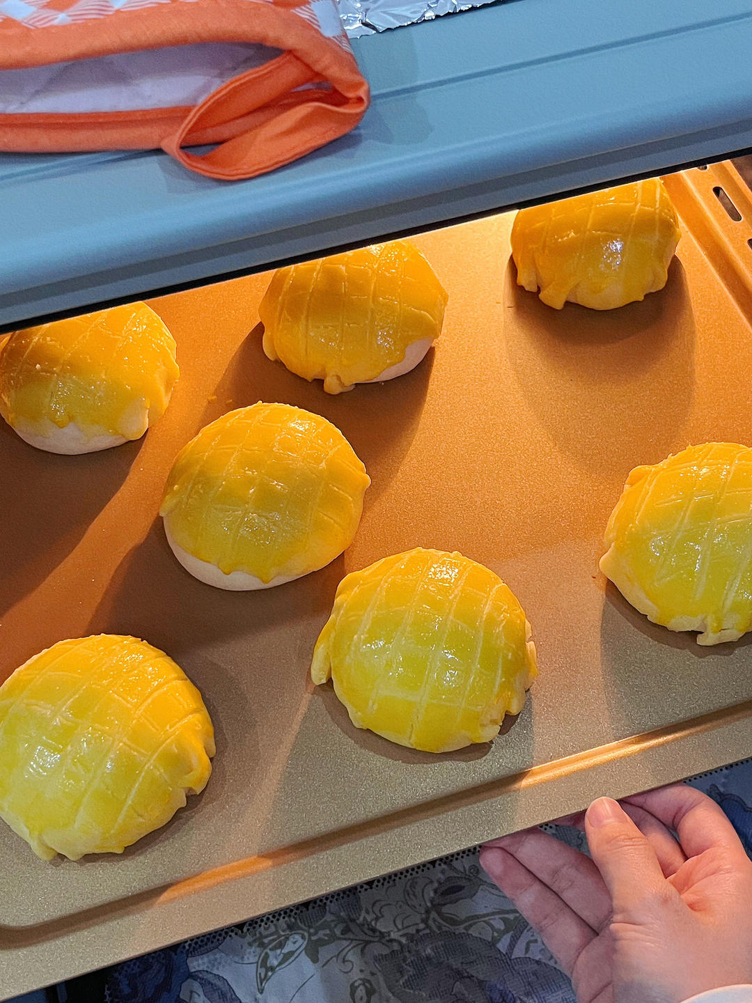 好吃到炸裂的港式菠萝包（附带制作酥皮的小视频）