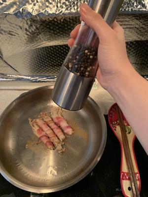 烧烤控！又懒又穷的煎培根金针菇卷（无牙签无烤箱版）的做法 步骤10