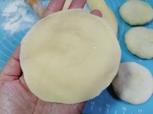 #麦子厨房美食锅#简单绿色小白菜馅饼的做法 步骤11