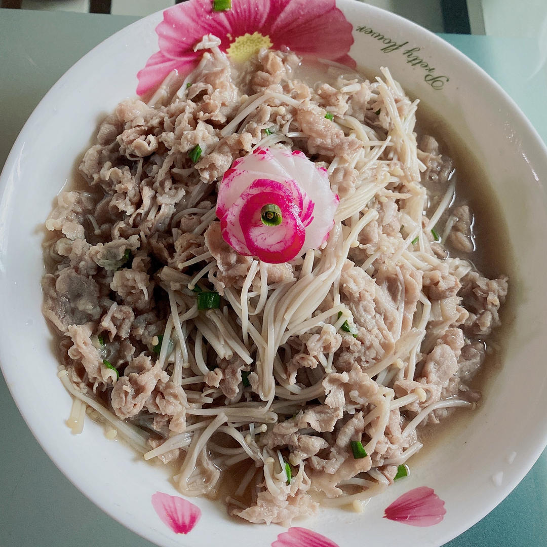 爆炒金针菇羊肉卷