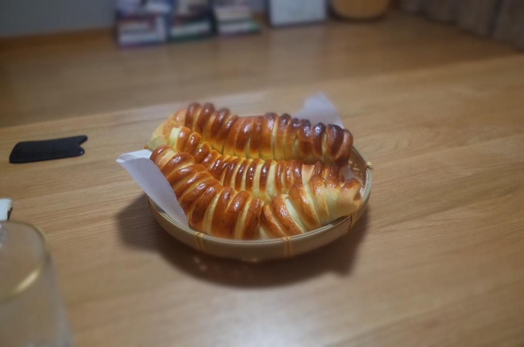 马苏里拉奶酪馅毛毛虫面包