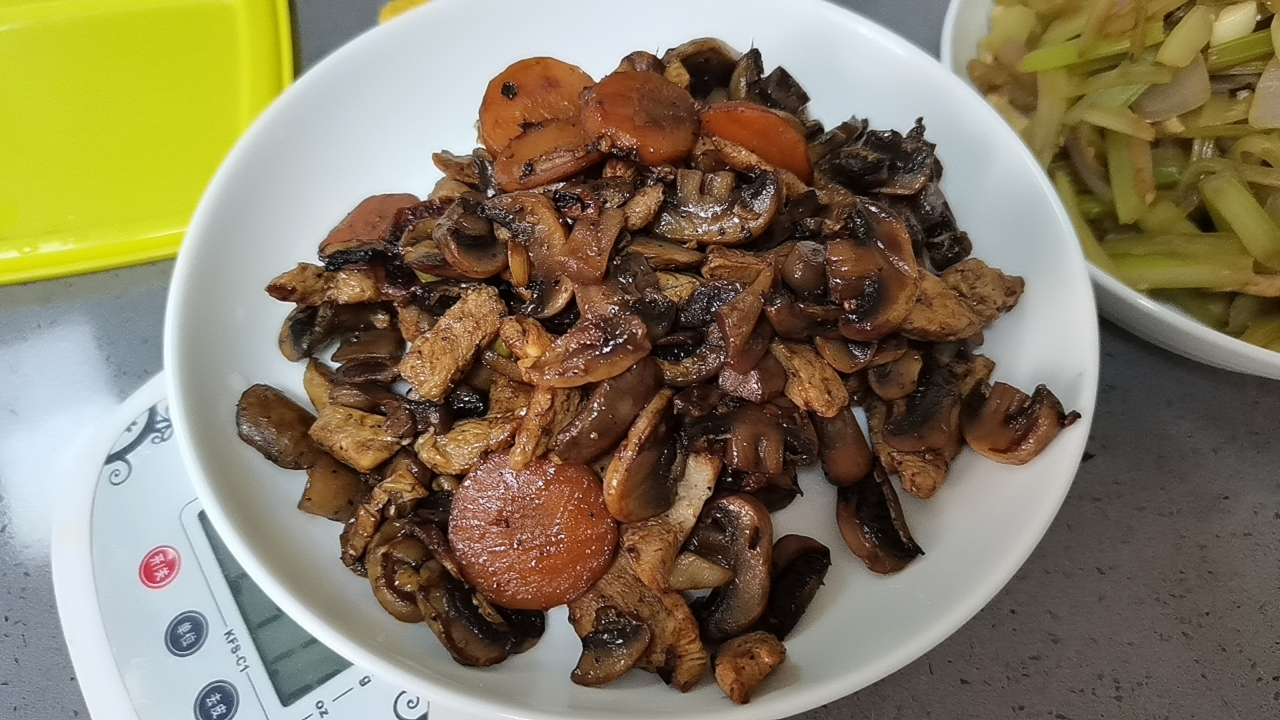 黑椒雞肉蘑菇