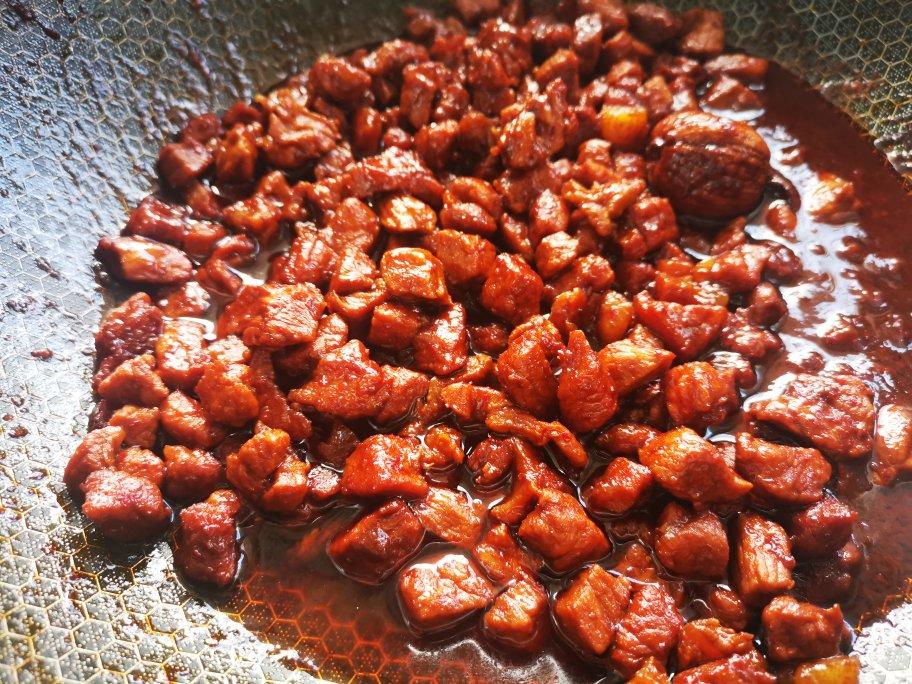 彝山大妞做的焖肉帽子