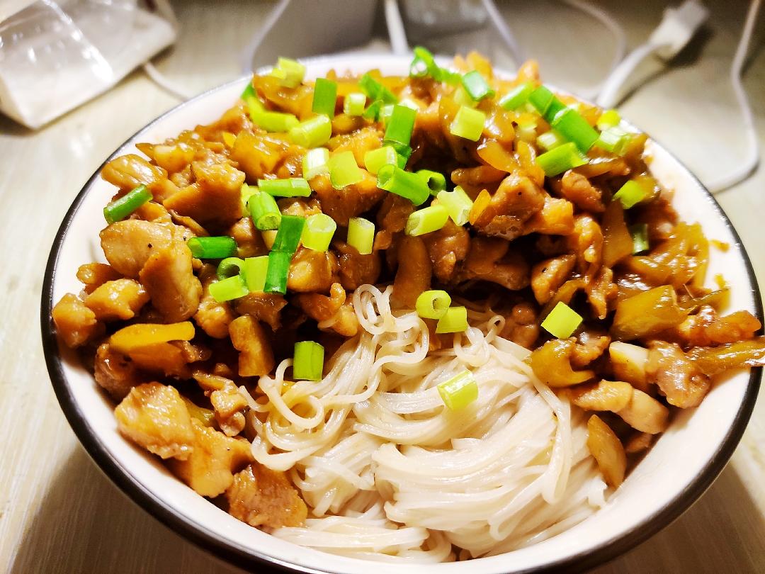 榨菜鸡丁面