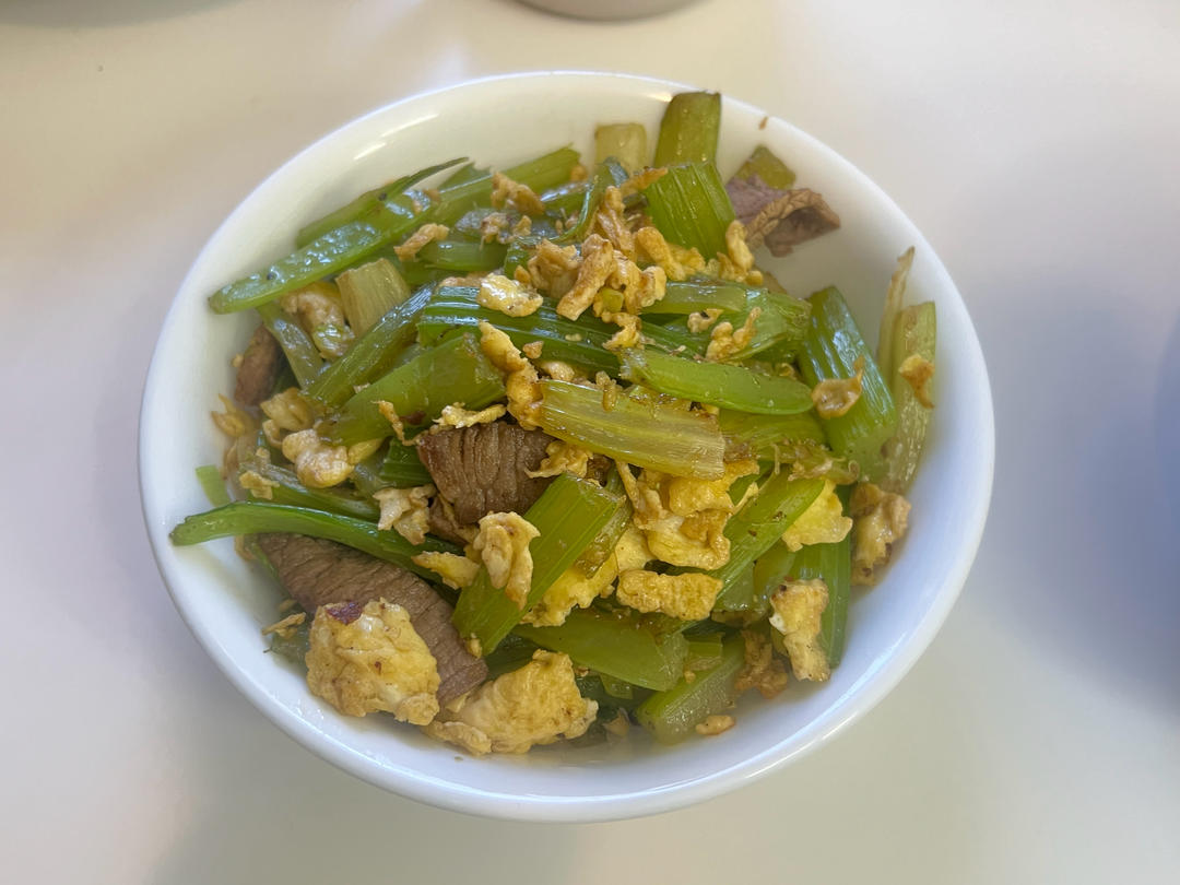 下饭神器又来了，试试这道芹菜炒牛肉！！