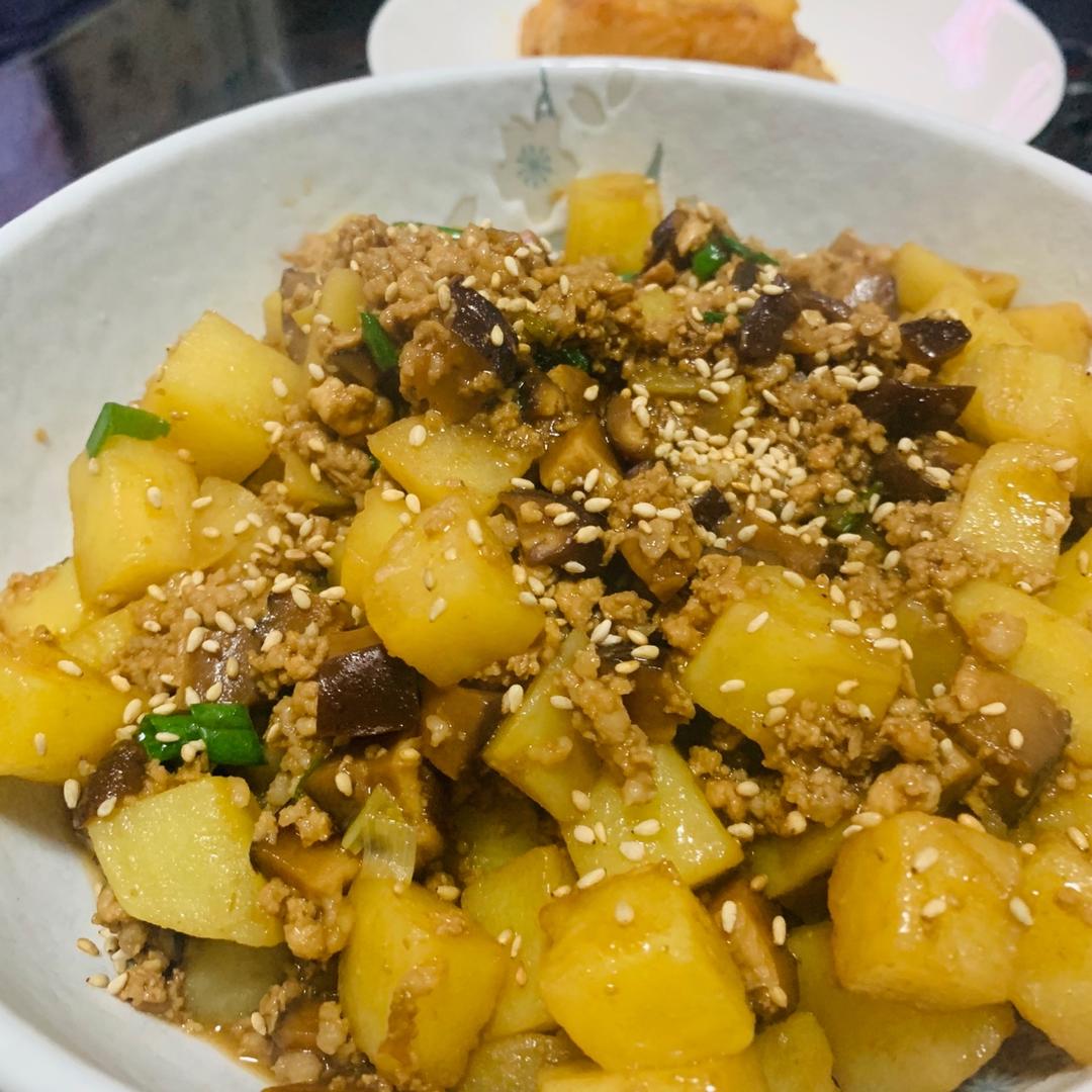 香菇土豆肉末饭