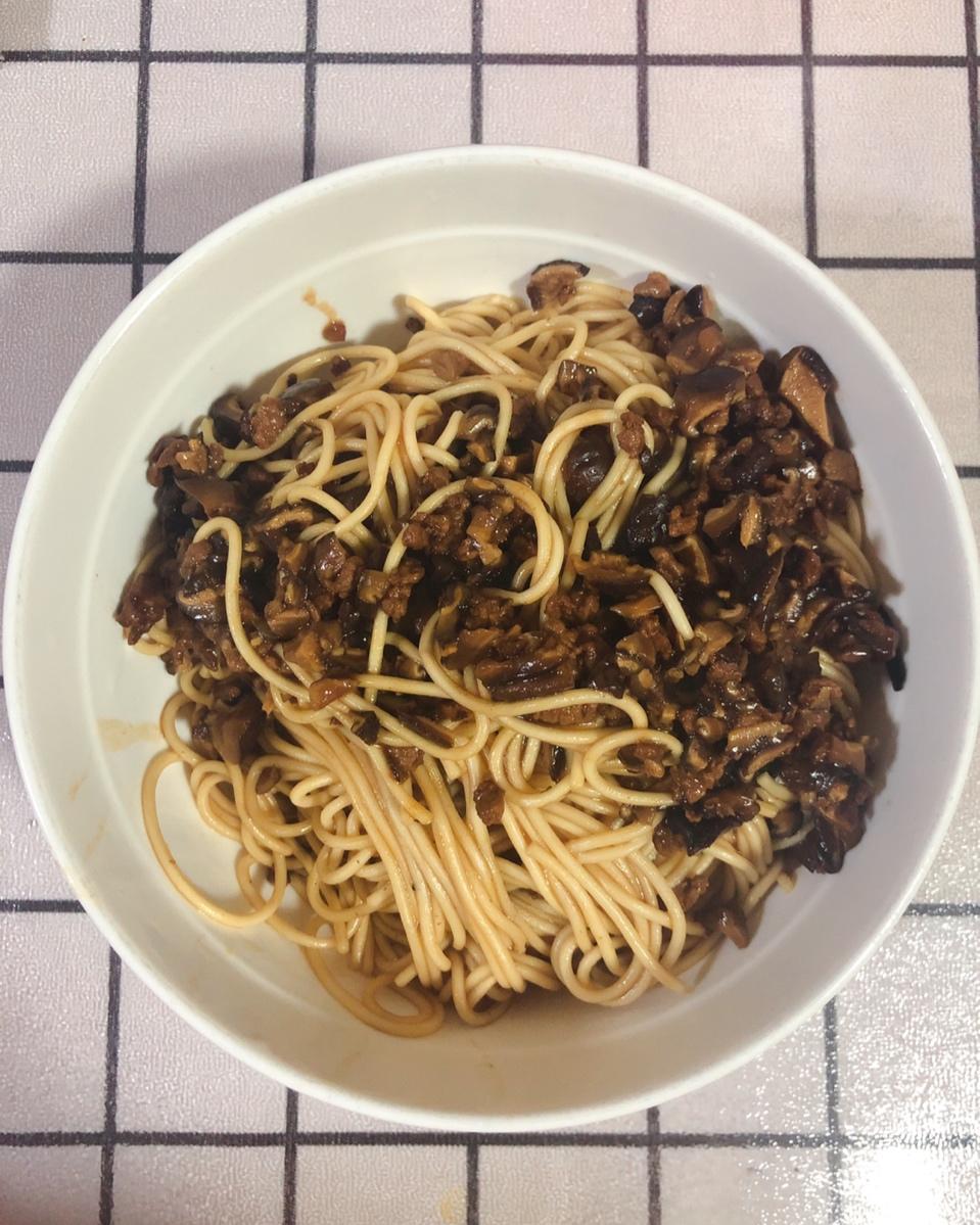 香菇肉末拌面