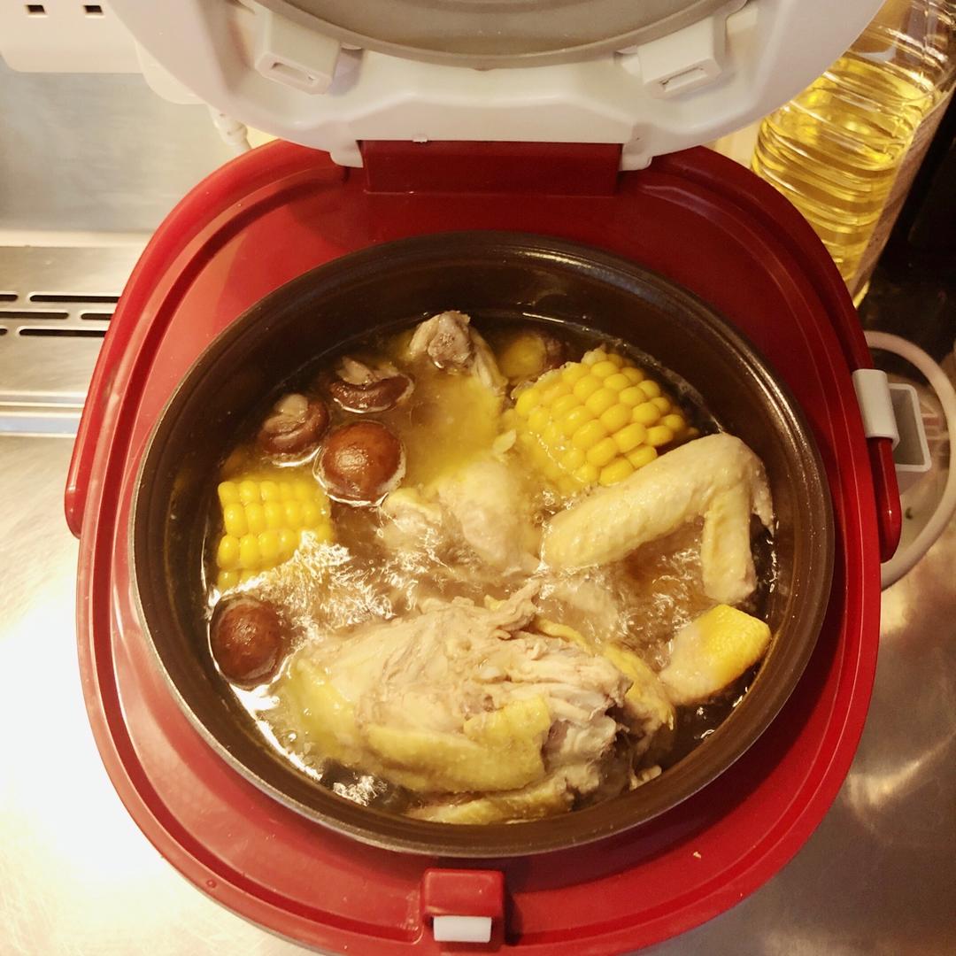 仙女阿章做的【电饭煲炖鸡汤】
