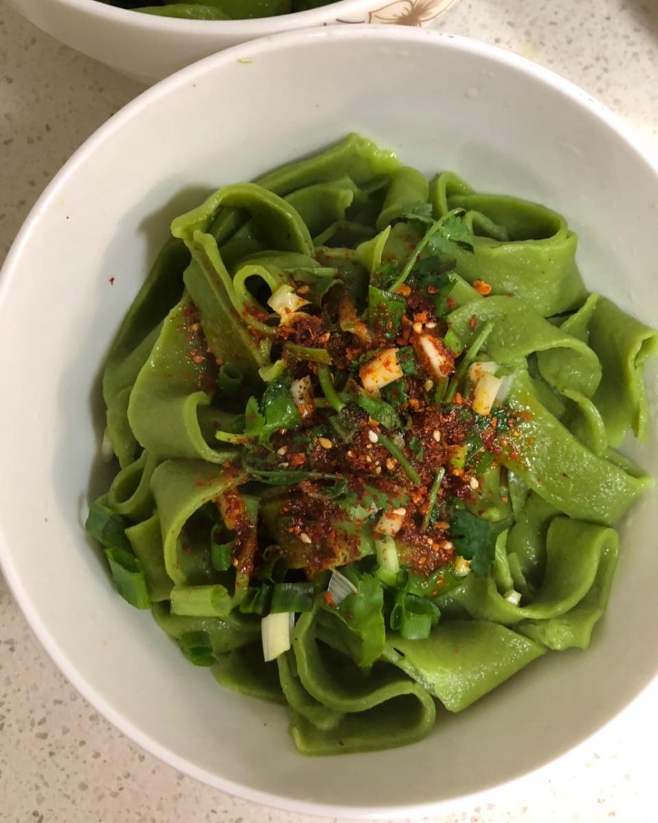 简单緈諨05做的菠菜面