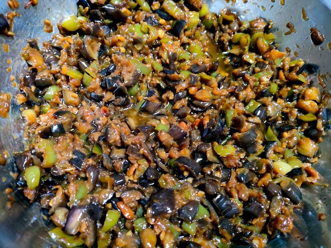 抹嘴的茄子馅包子，酱香味儿香掉眉毛-视频