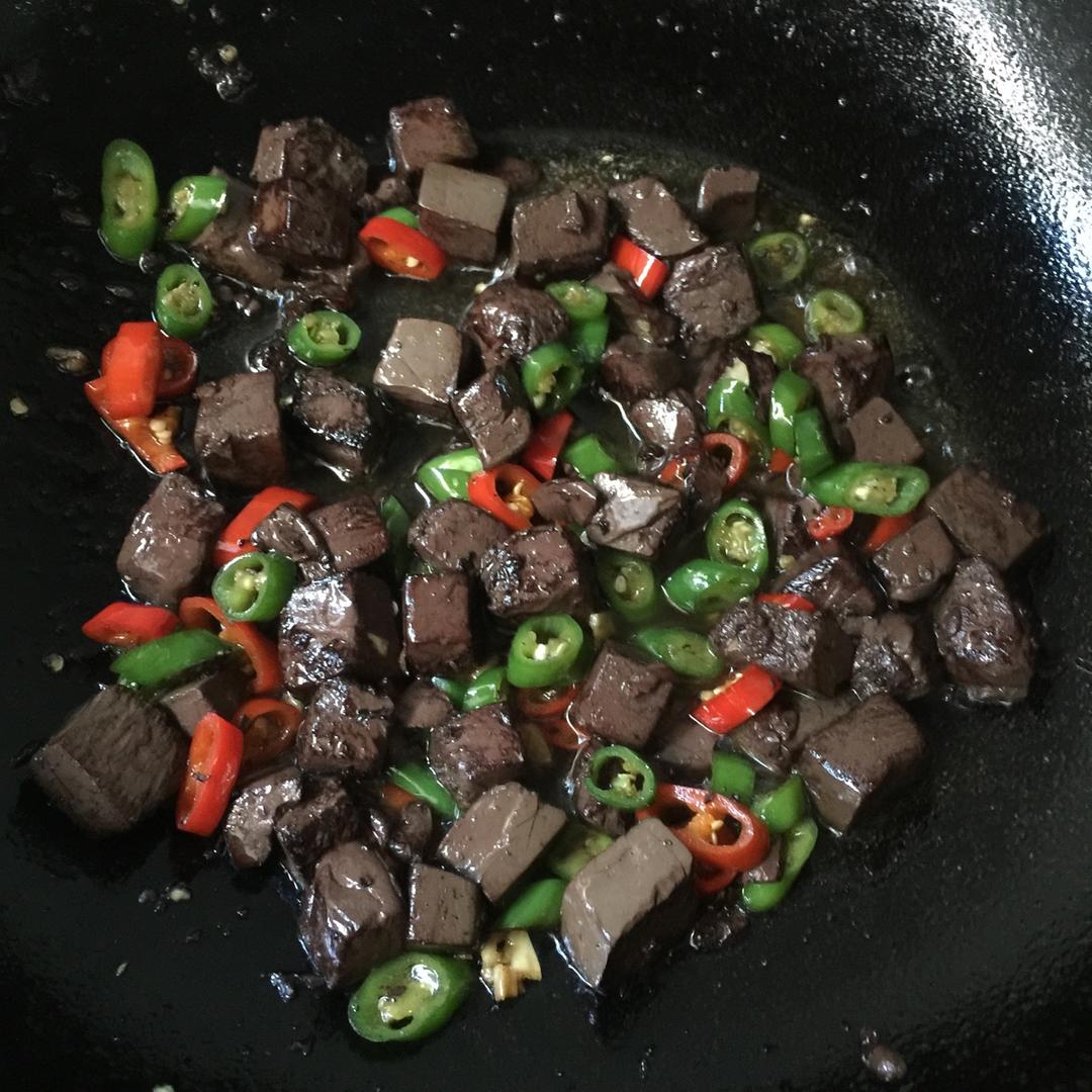 静雯-4做的尖椒炒猪血