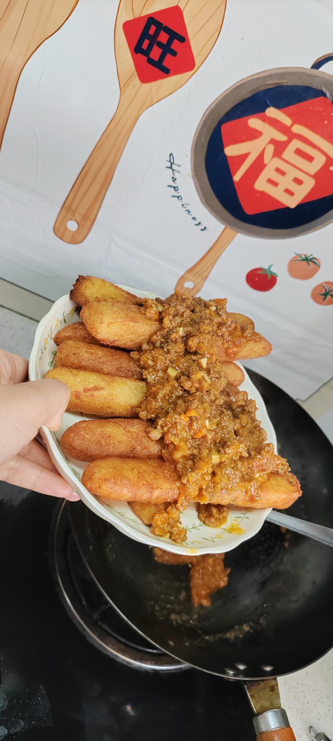 外酥里软+爆浆肉酱！这口巨无霸薯条谁顶得住啊