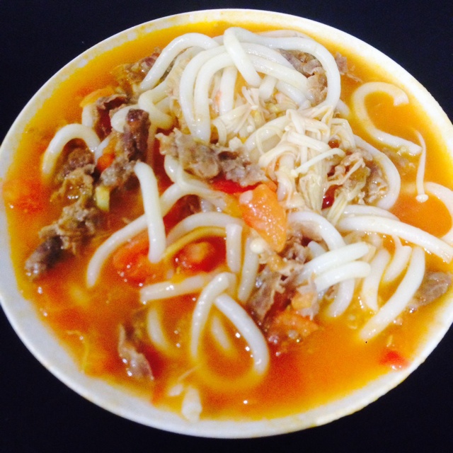 金针菇肥牛番茄锅