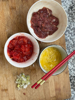 滑蛋番茄牛肉的做法 步骤1