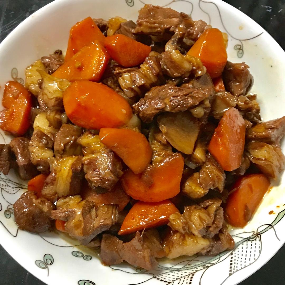 红焖羊肉炖胡萝卜