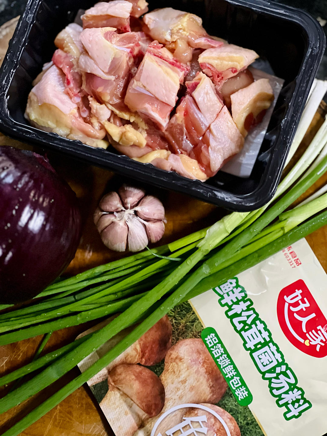 中餐厅林大厨定制啫啫松茸鸡翅煲