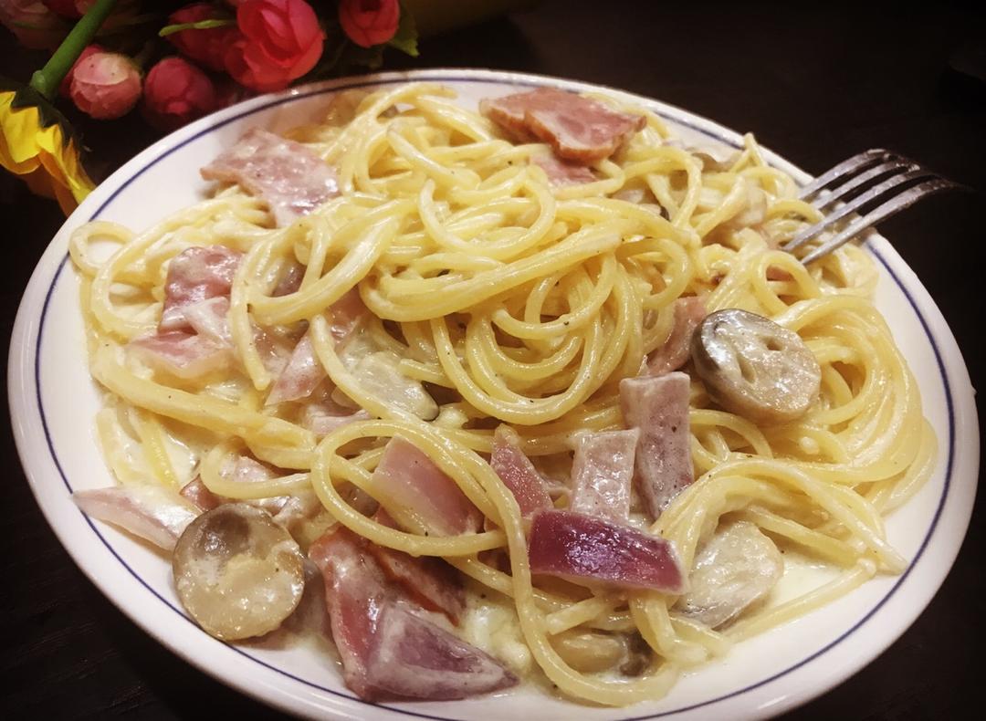 比卡丘xxxx做的白汁蘑菇培根意粉