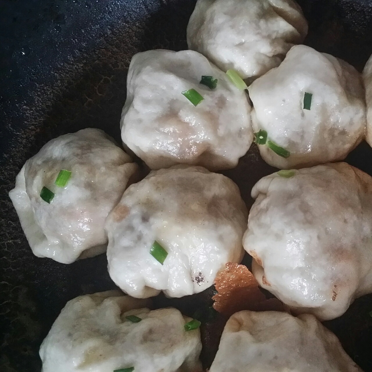 芝麻香葱虾仁生煎包