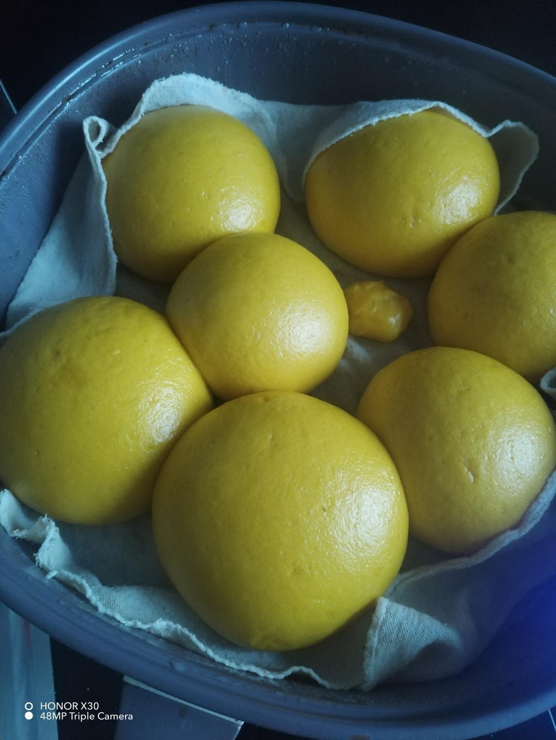 美味的杂粮南瓜奶香馒头