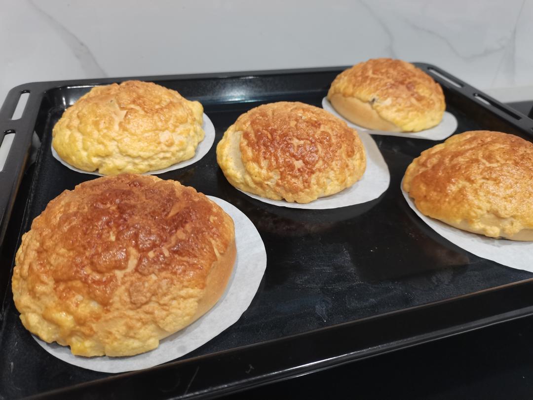 做100款面包の12：在家开茶餐厅!港式菠萝包 –不划格子自然裂开的香酥脆皮！菠萝油/酥皮包