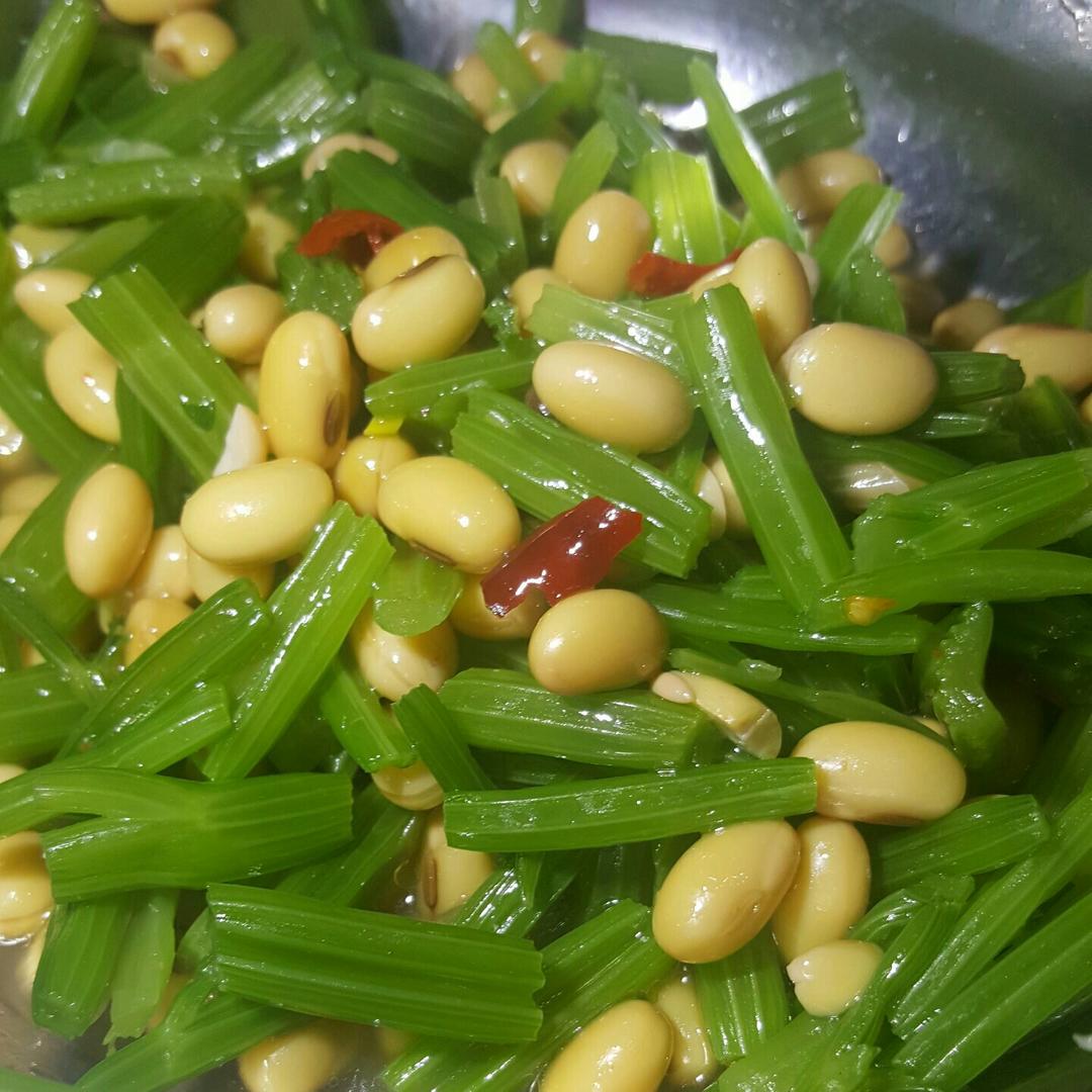 爽口小咸菜（芹菜黄豆）