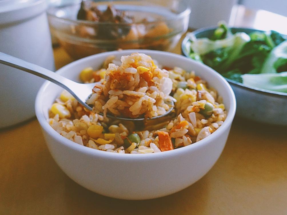 zzz赵妖镜做的南瓜咸鸭蛋炒饭——最好吃的南瓜炒饭【健康主食】