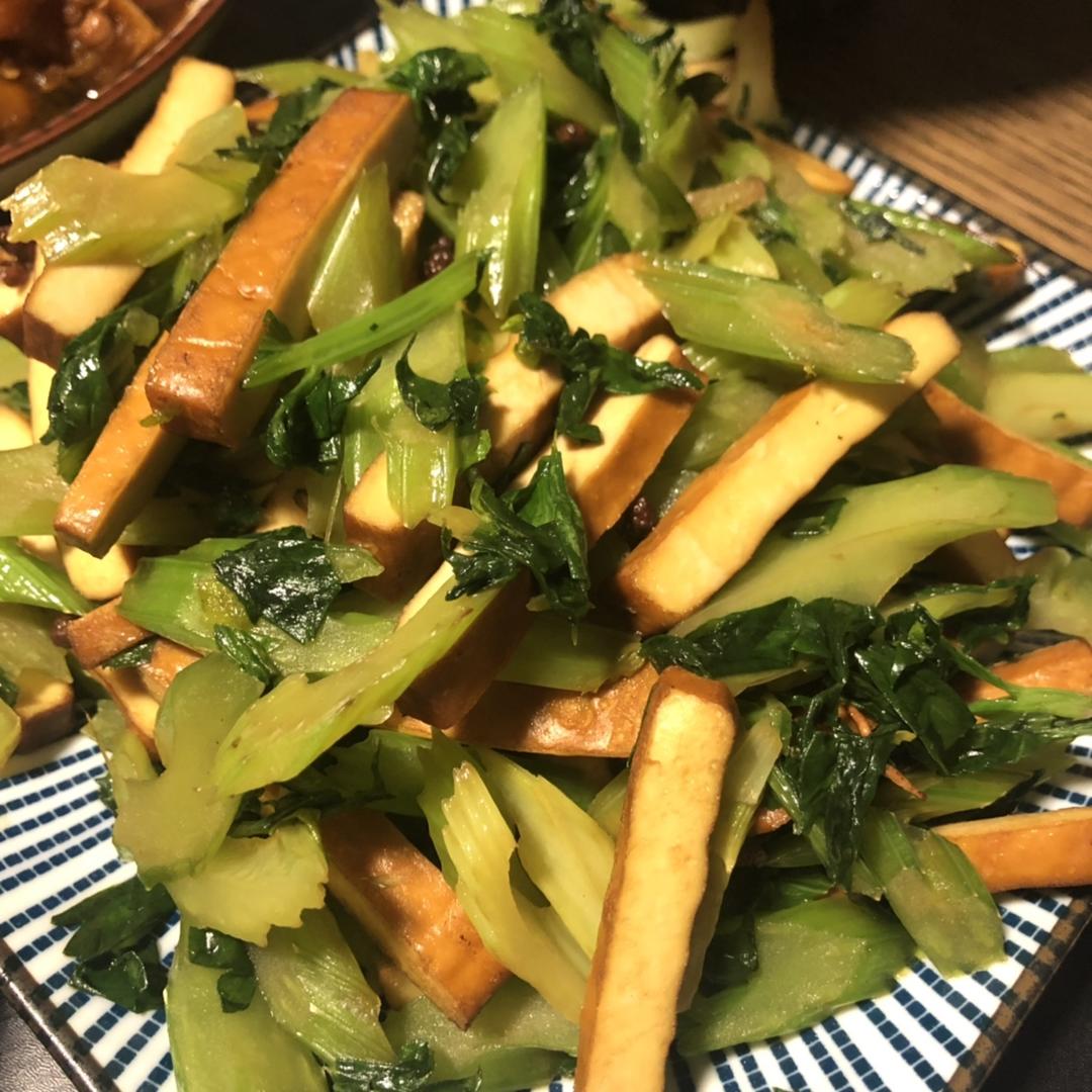 西芹炒香干