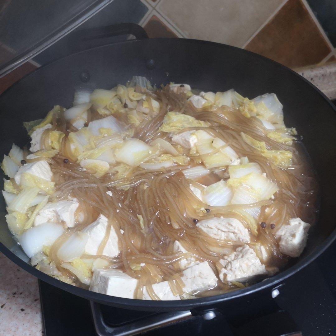家常白菜粉条炖豆腐