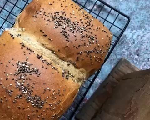 亚麻籽的芝麻糊吐司🍞