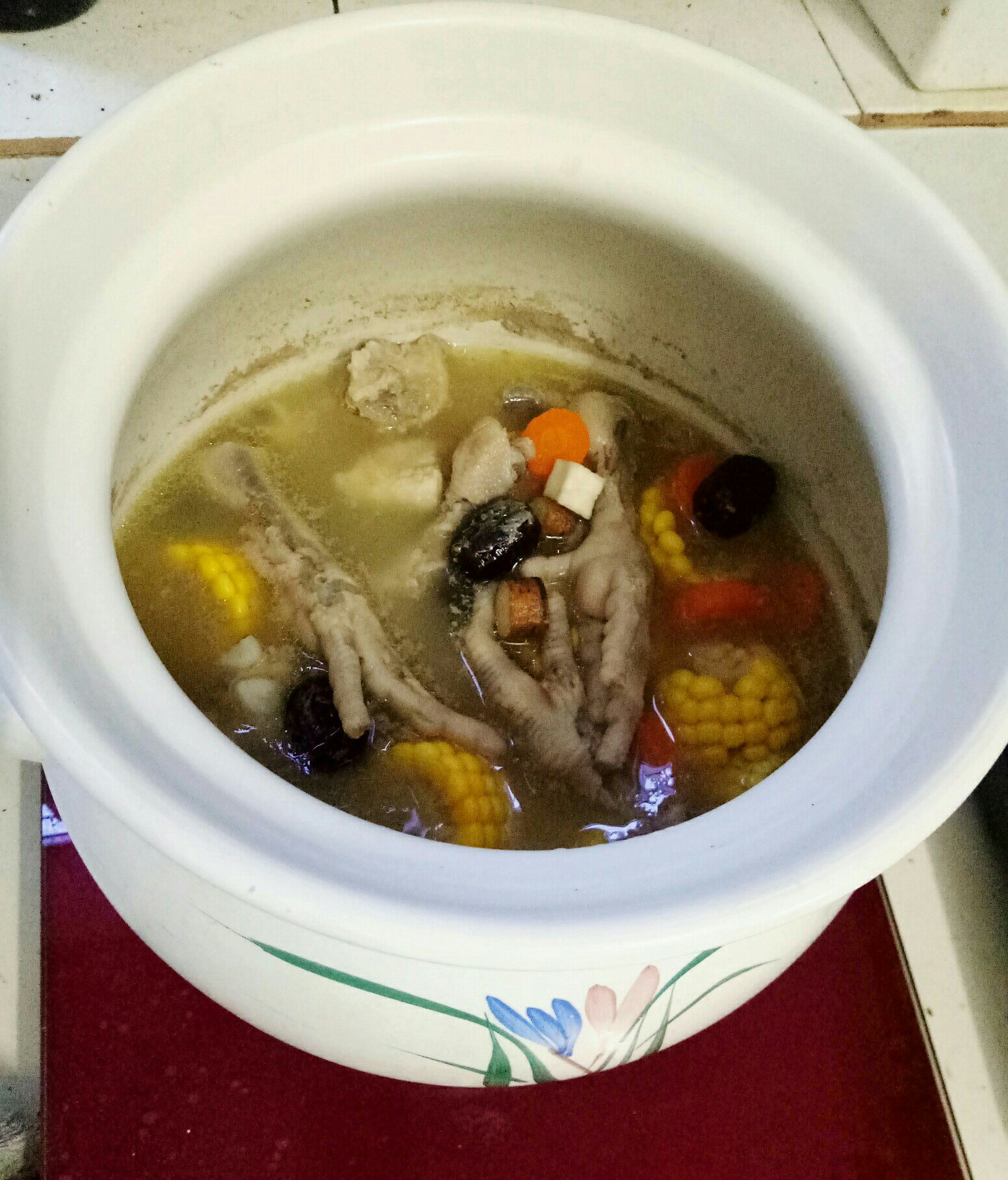 牛大力土茯苓鸡爪排骨汤的做法