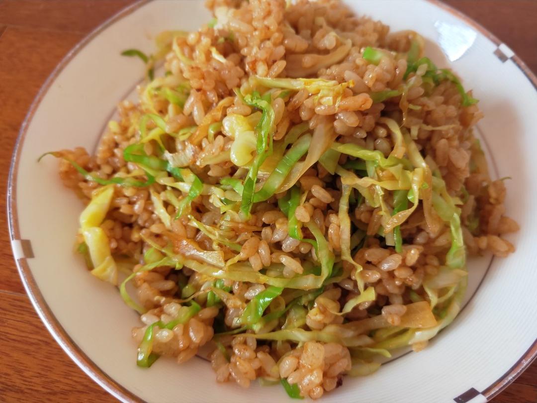圆白菜酱油炒饭