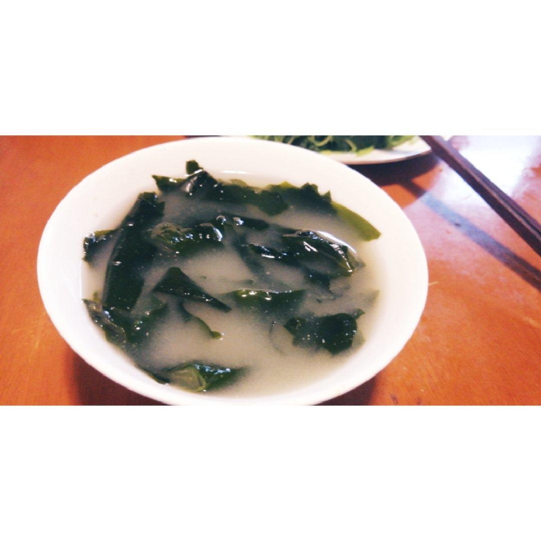 豆腐裙带菜味噌汤