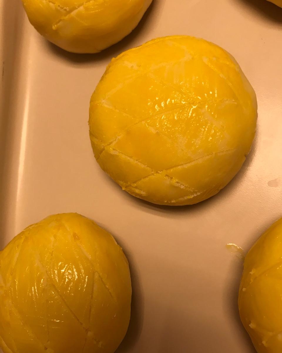 好吃到炸裂的港式菠萝包（附带制作酥皮的小视频）