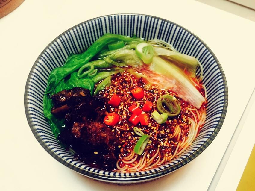 小念的影子做的酸辣面