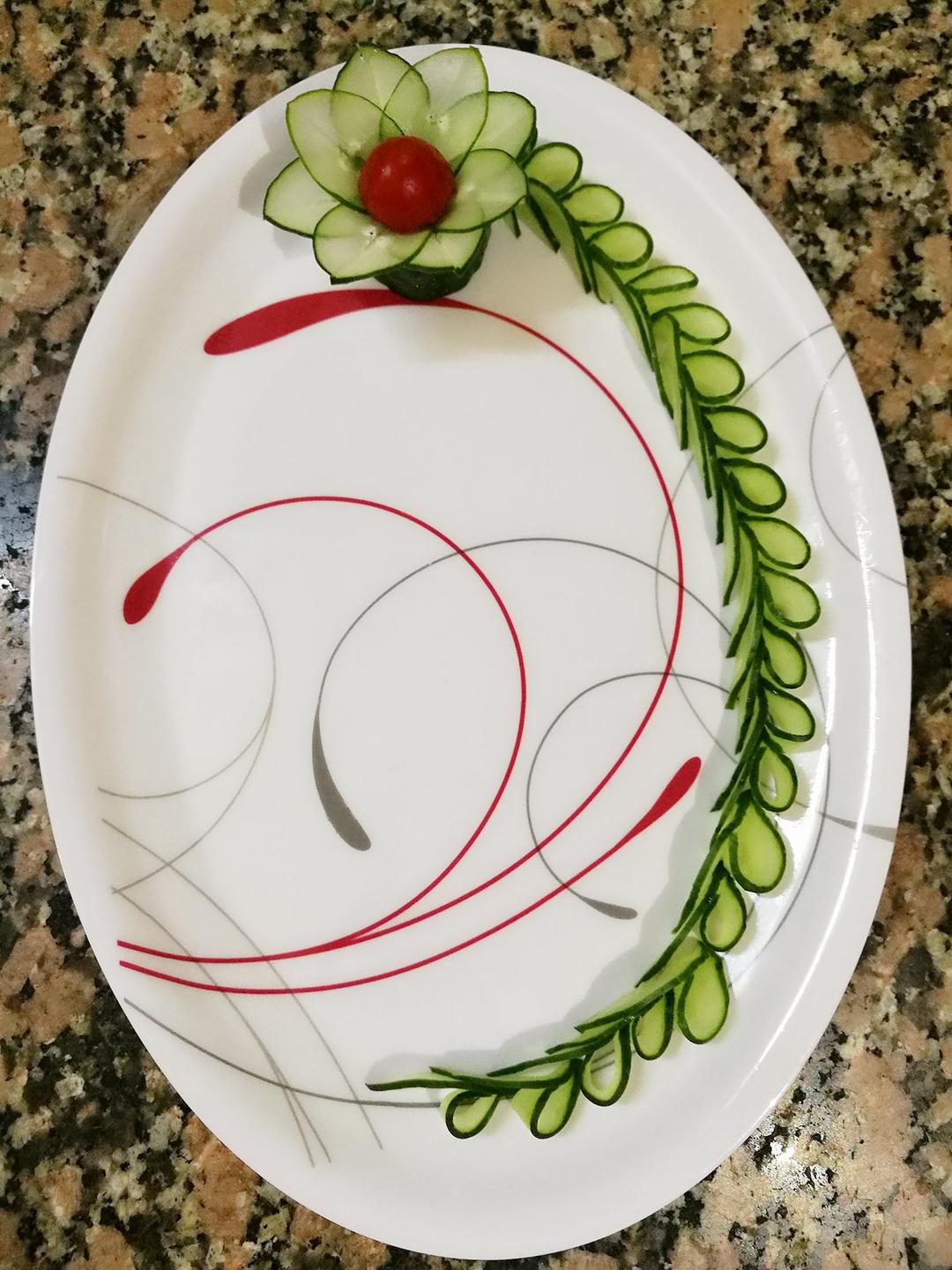 青梅青酒做的简单美丽的盘饰(3)——雕刻花的围边与叶子