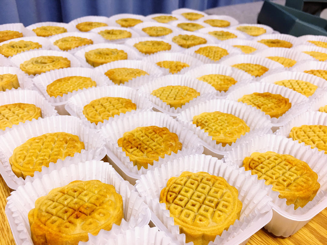 一天回油的五仁广式月饼