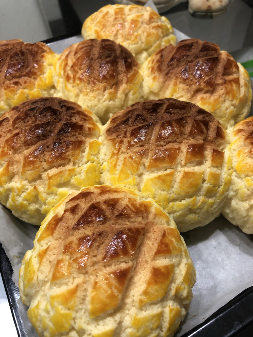 好吃到炸裂的港式菠萝包（附带制作酥皮的小视频）