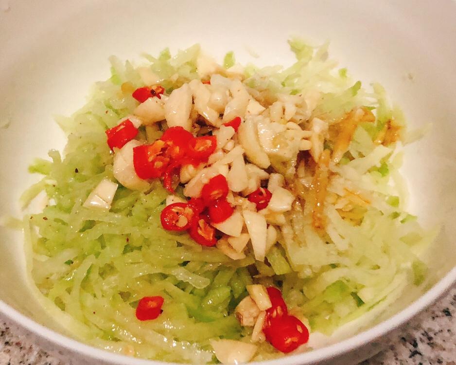 凉拌萝卜丝，爽口凉菜系列，清爽解腻的做法