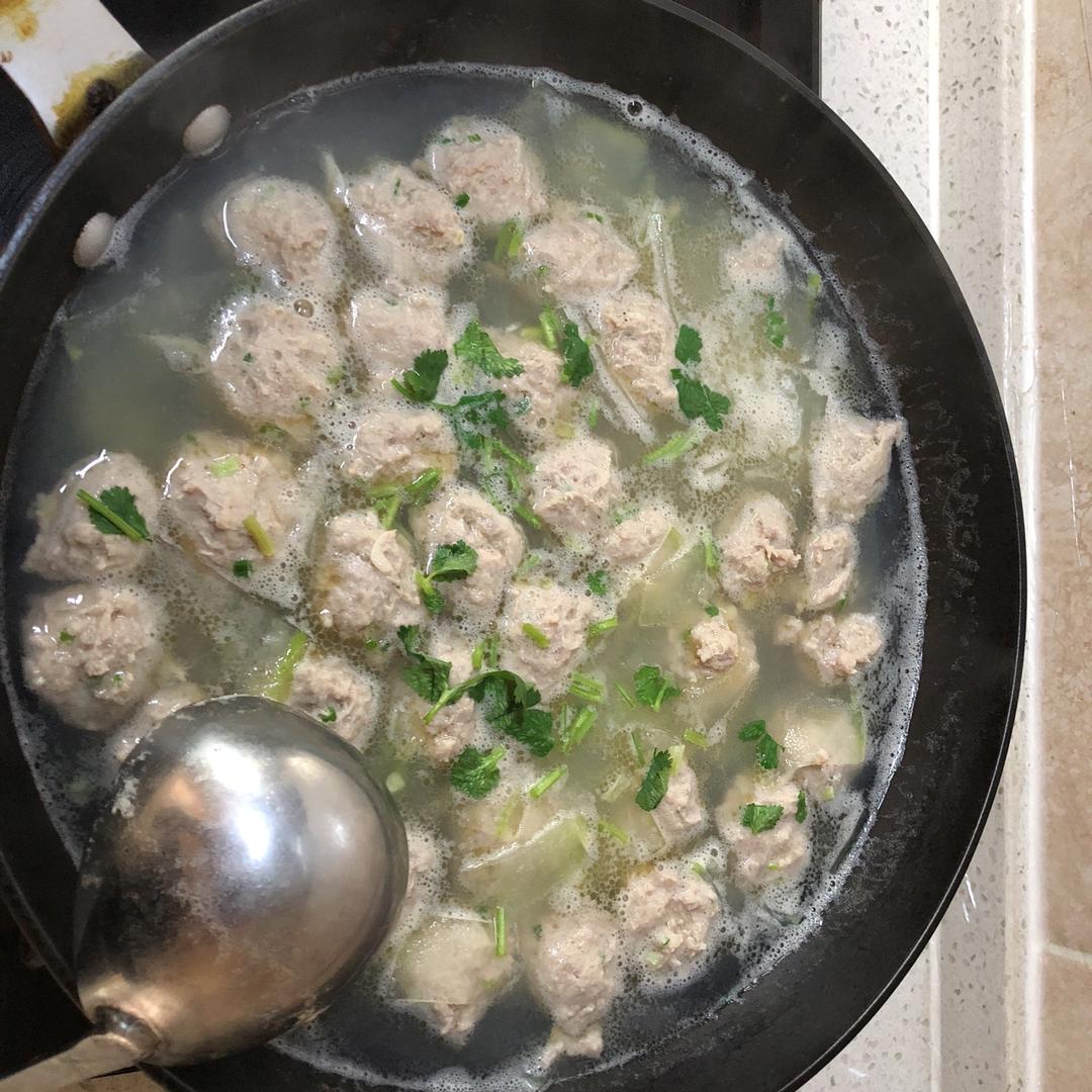 美食家佩奇做的冬瓜汆丸子汤