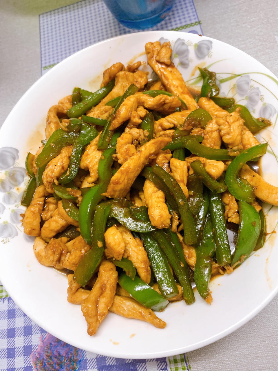 巨好吃的青椒炒鸡胸肉丝，超下饭