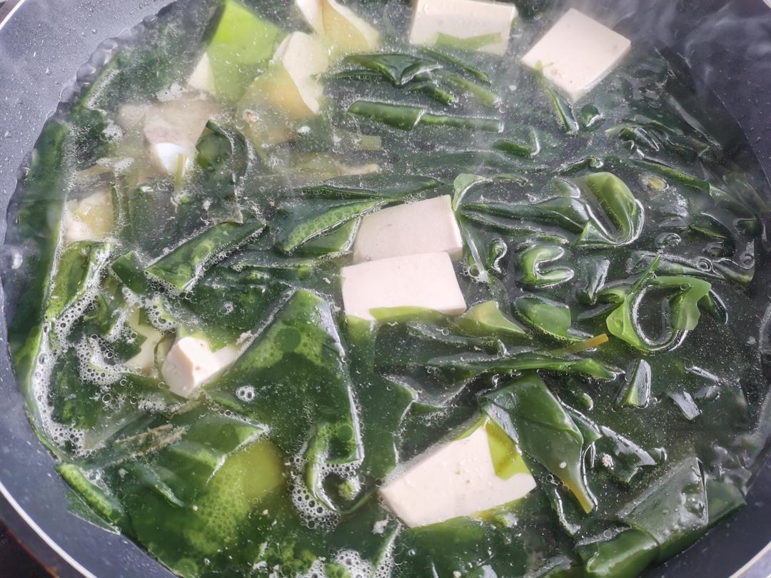 海带苗豆腐汤